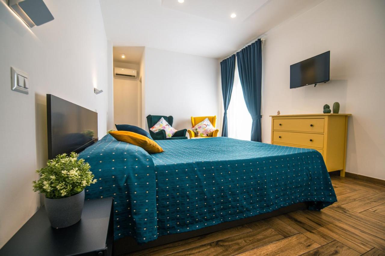 Hub Ferroviario - 12 Posti Letto Per Il Tuo Gruppo A Napoli Con Wifi E Netflix Bed and Breakfast Εξωτερικό φωτογραφία