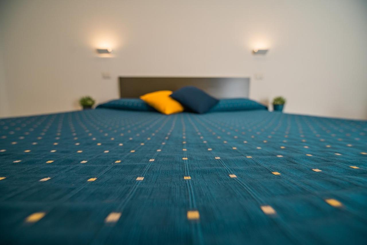 Hub Ferroviario - 12 Posti Letto Per Il Tuo Gruppo A Napoli Con Wifi E Netflix Bed and Breakfast Εξωτερικό φωτογραφία