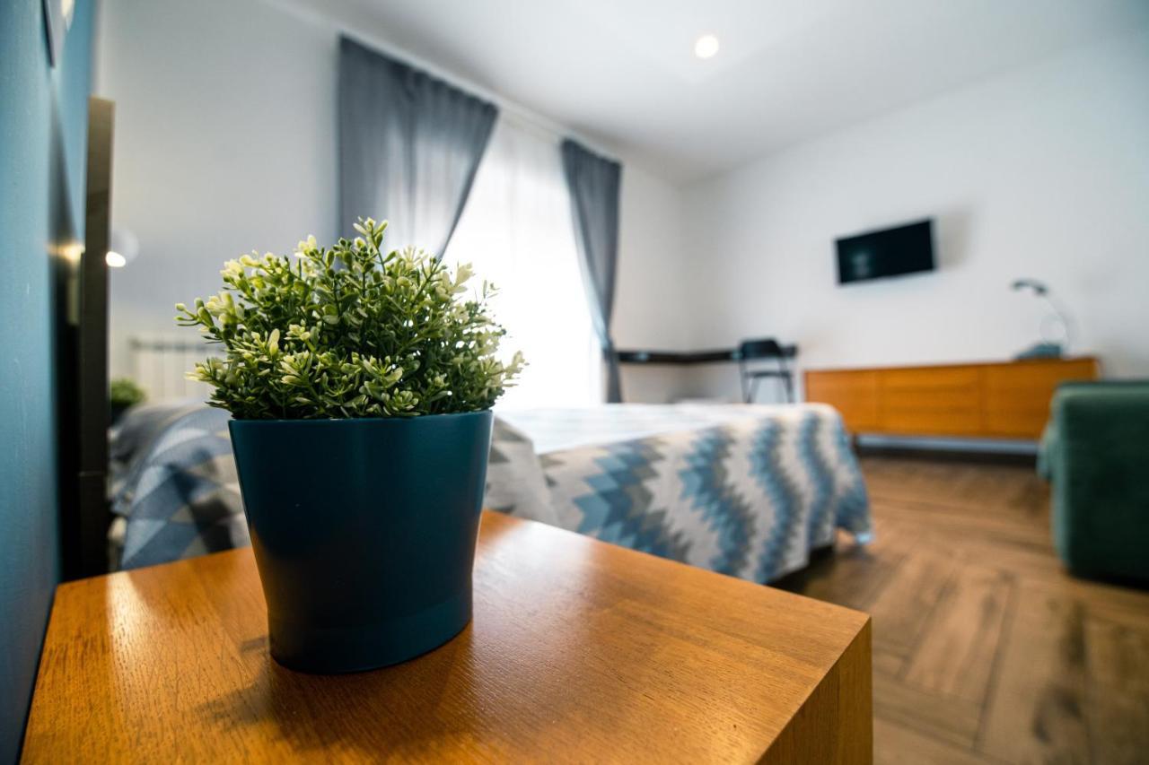 Hub Ferroviario - 12 Posti Letto Per Il Tuo Gruppo A Napoli Con Wifi E Netflix Bed and Breakfast Εξωτερικό φωτογραφία